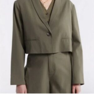 Lattelier single breasted cropped blazer olive green boxy fit 100% wool medium